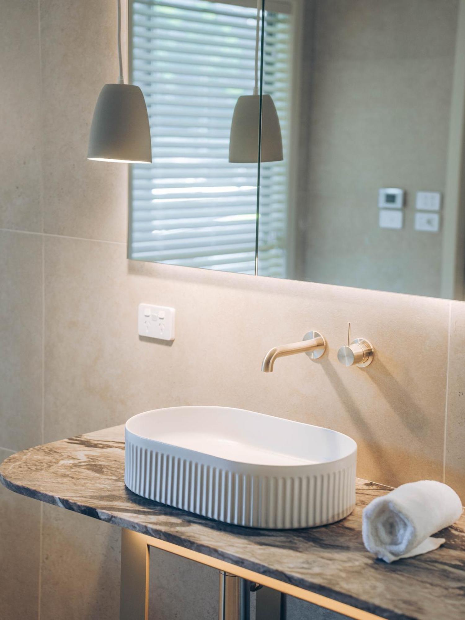 Risby Cove Boutique Hotel Strahan Ngoại thất bức ảnh