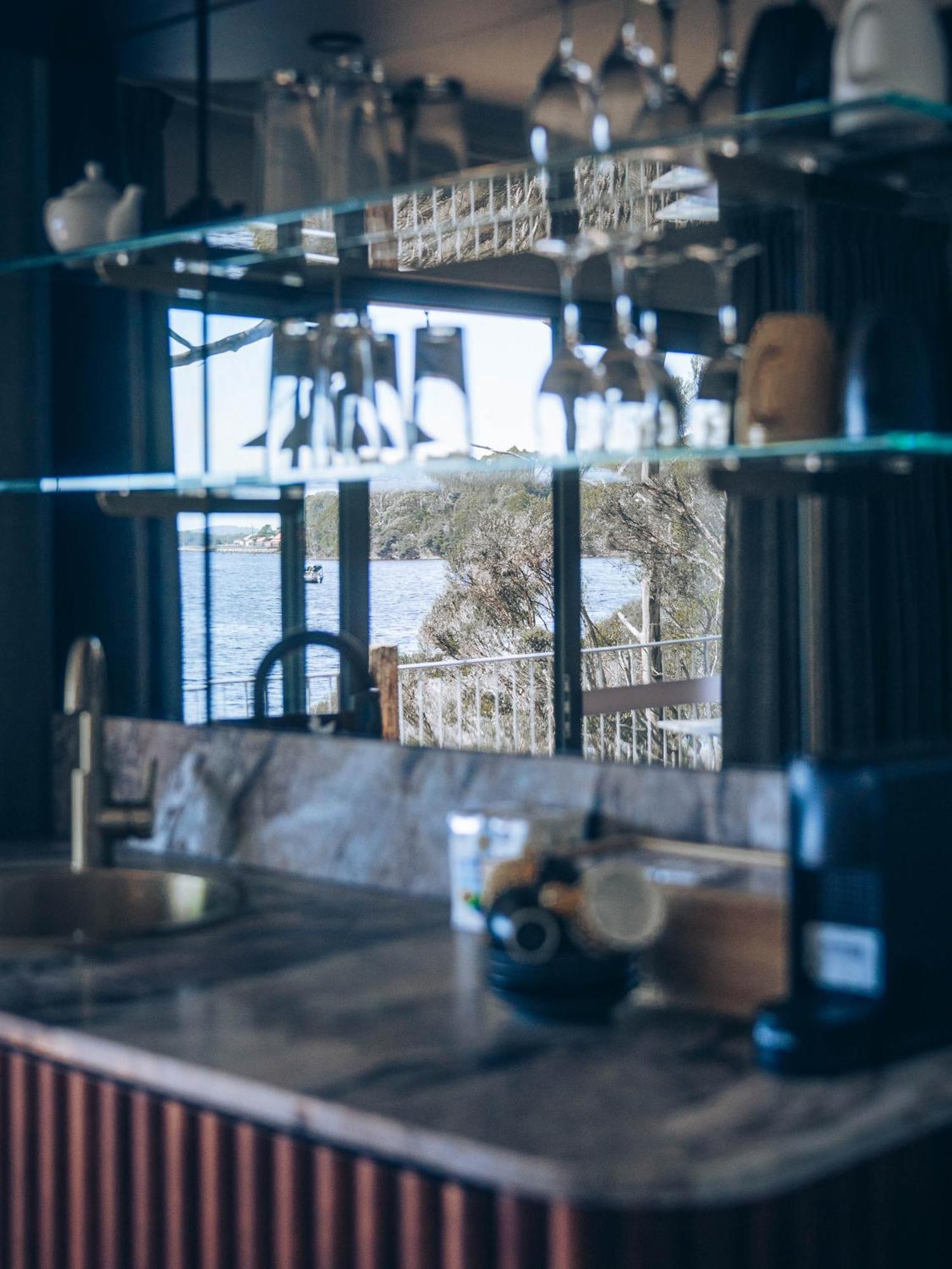 Risby Cove Boutique Hotel Strahan Ngoại thất bức ảnh