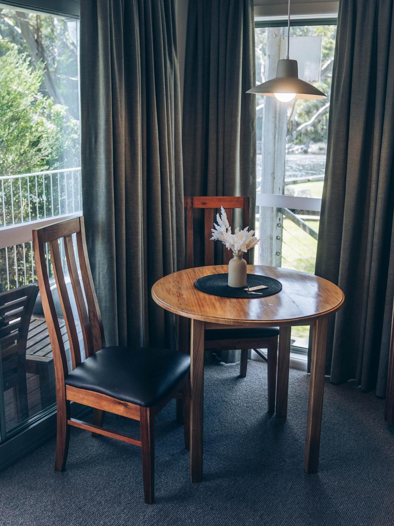 Risby Cove Boutique Hotel Strahan Ngoại thất bức ảnh