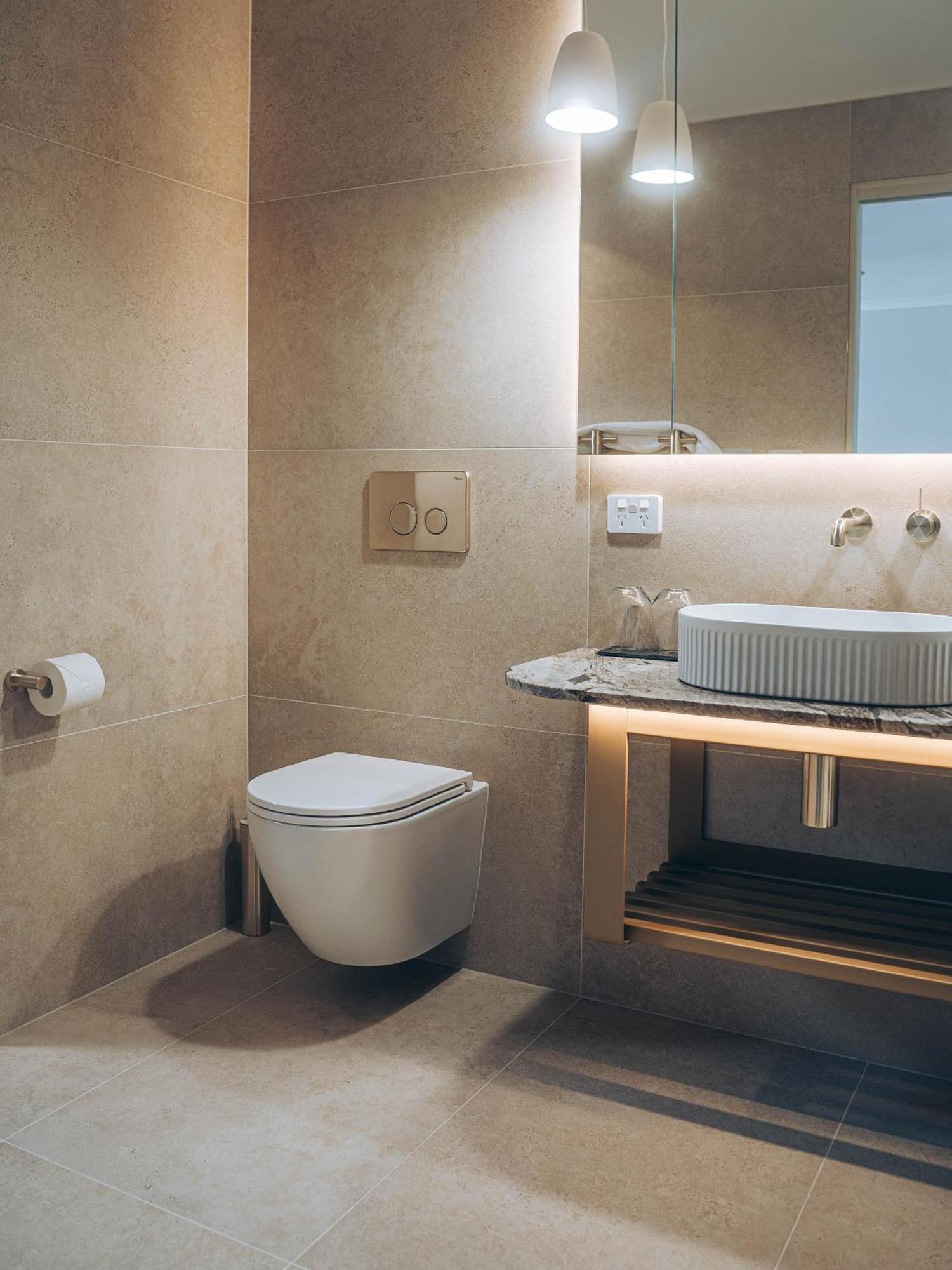 Risby Cove Boutique Hotel Strahan Ngoại thất bức ảnh