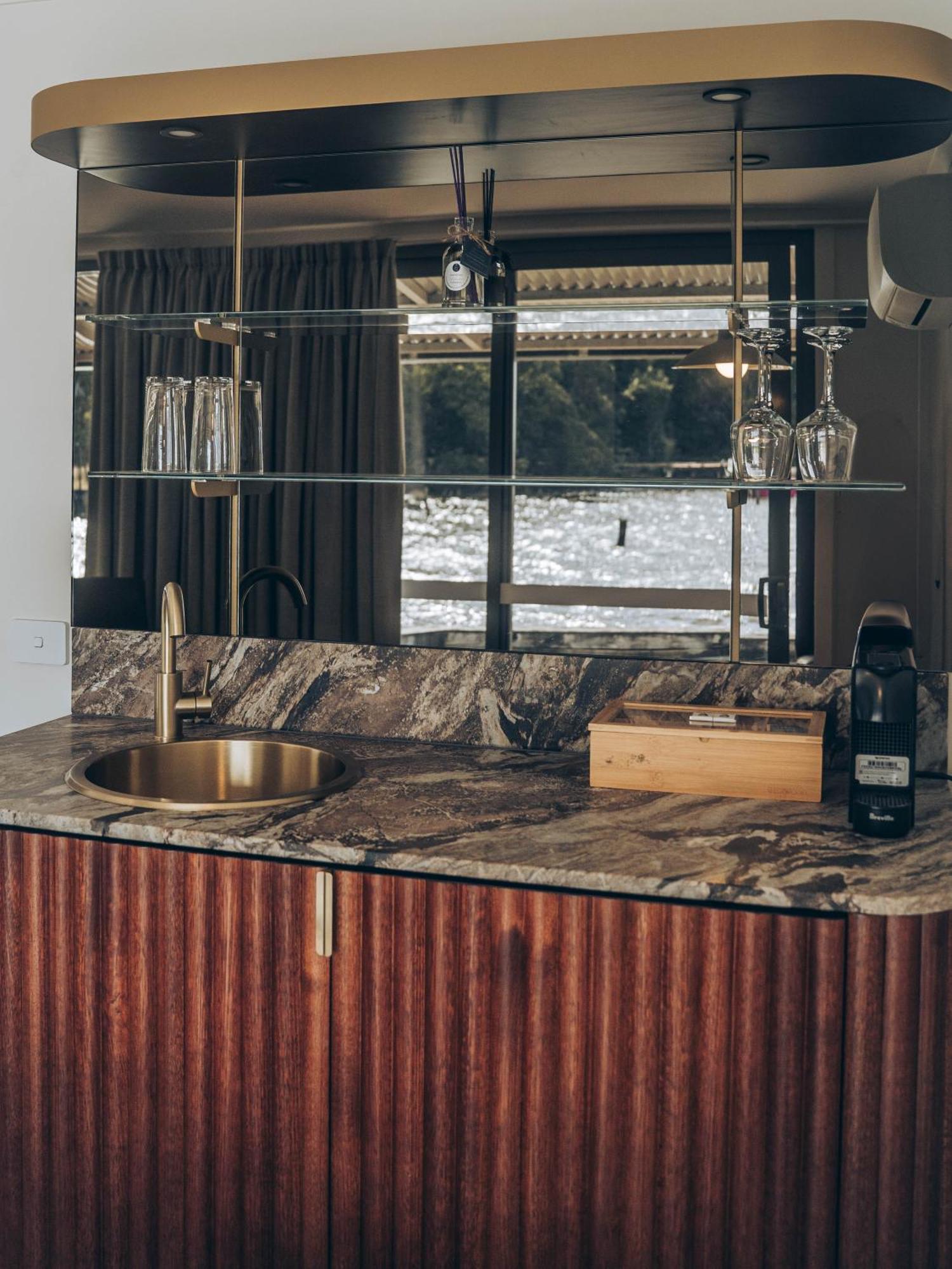 Risby Cove Boutique Hotel Strahan Ngoại thất bức ảnh